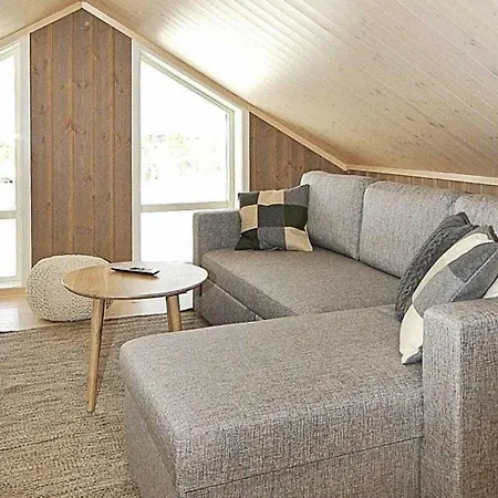 Three-bedroom Holiday In Fjell *